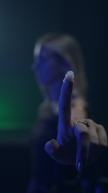 Woman holds earpllugs from Bollsen music soundpro
